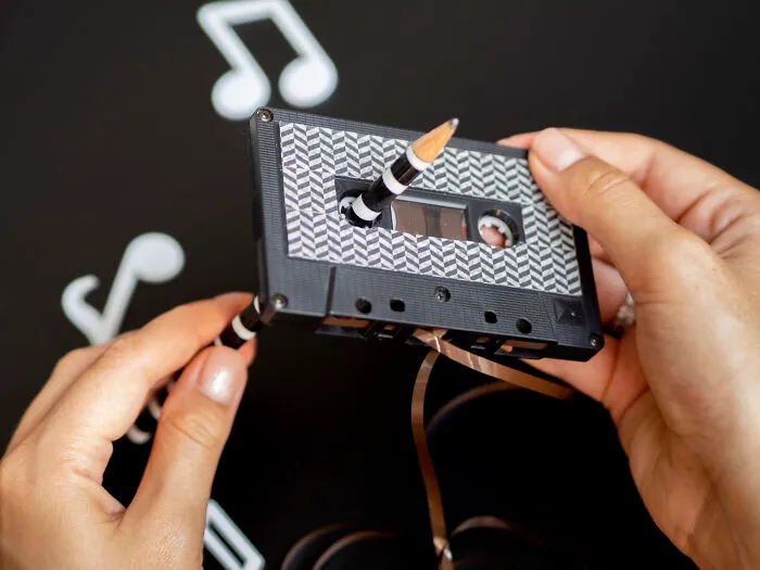 36 Things Folks Born Before 2000 Still Know How To Do By Heart Even Though They're Useless Now