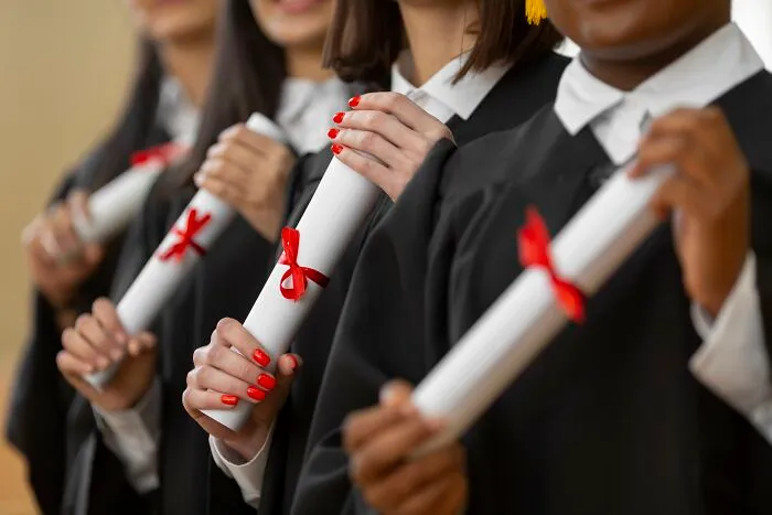 "What's The Most 'Peaked In High School' Thing You've Seen An Adult Do?" (32 Stories)