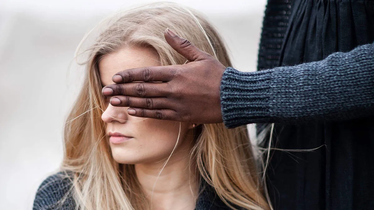 “Kissing In Public”: 32 People Around The World Share The Biggest No-No’s Tourists Should Avoid