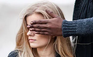 “Kissing In Public”: 32 People Around The World Share The Biggest No-No’s Tourists Should Avoid