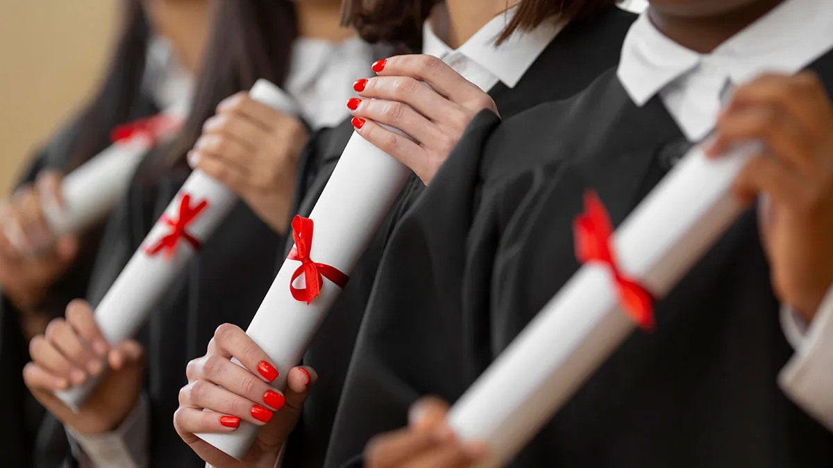 "What's The Most 'Peaked In High School' Thing You've Seen An Adult Do?" (32 Stories)