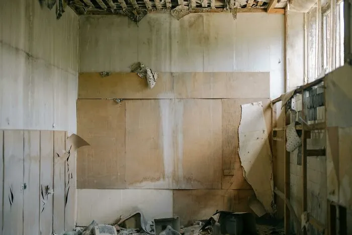 33 Terrifying Moments That Made Urban Explorers Drop Their Flashlights And Bolt