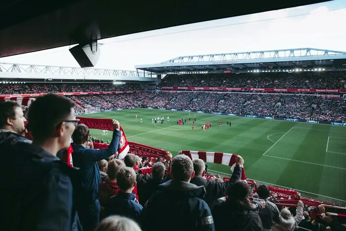 31 Britons Share Their Honest Opinions About Their Native Country, From Weather To Soccer