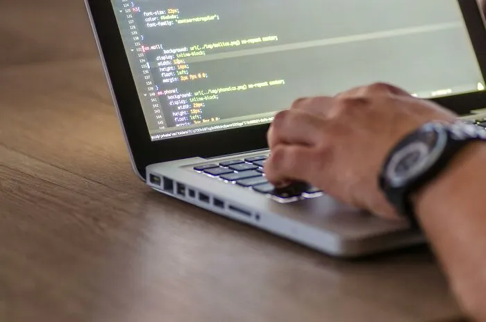 28 Stories About Companies That Crashed Because The One Person Who Knew Stuff Just… Left