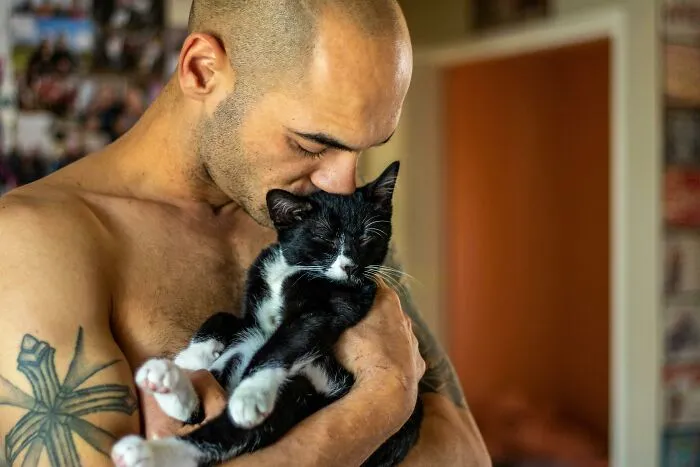 35 Small Gestures Of Kindness And Humility That Made People Instantly More Attractive