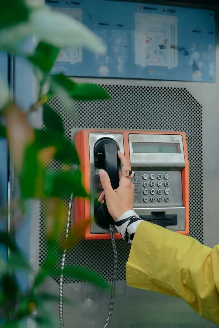 "A Life That’s Not Recorded": 40 Things People Miss About Life Before Smartphones Took Over