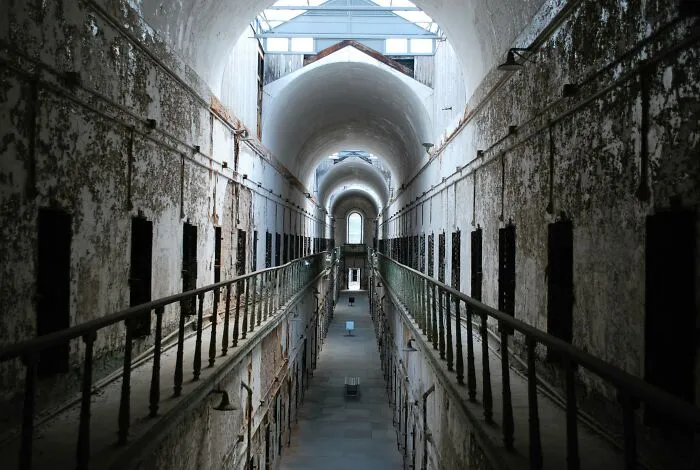 33 Terrifying Moments That Made Urban Explorers Drop Their Flashlights And Bolt