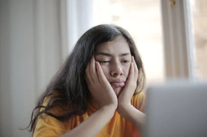 "A Life That’s Not Recorded": 40 Things People Miss About Life Before Smartphones Took Over