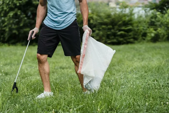 35 Small Gestures Of Kindness And Humility That Made People Instantly More Attractive