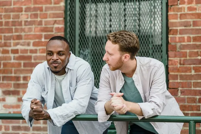 35 Small Gestures Of Kindness And Humility That Made People Instantly More Attractive
