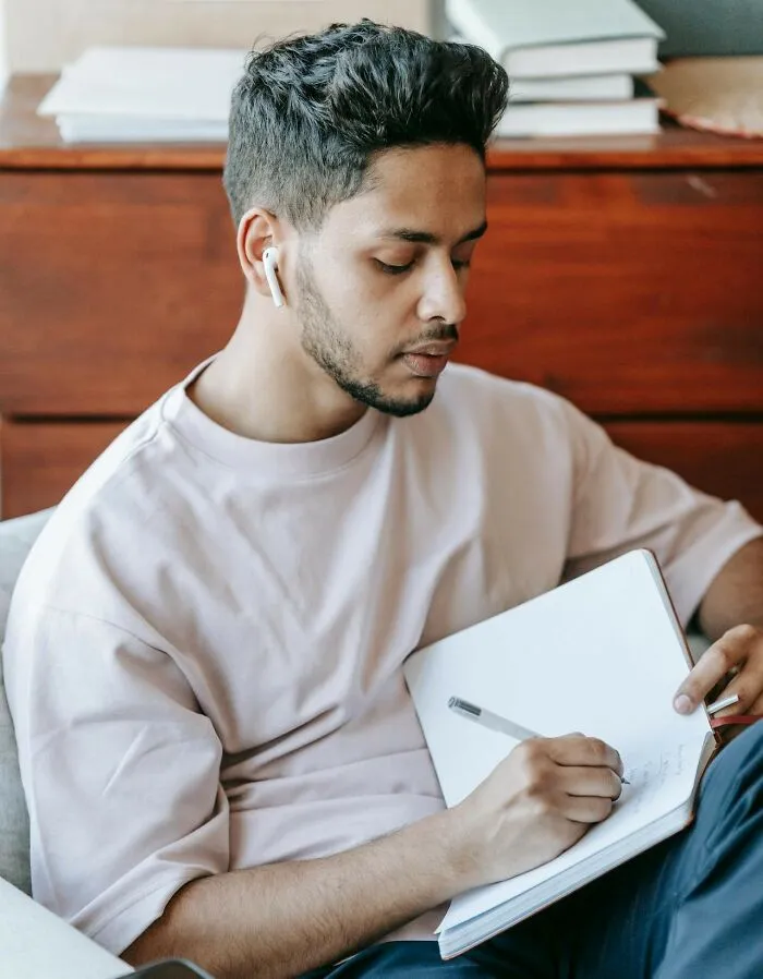 “I Feel Deeply Ashamed”: 40 Secrets People Would Rather Take To The Grave Than Confess To Partners