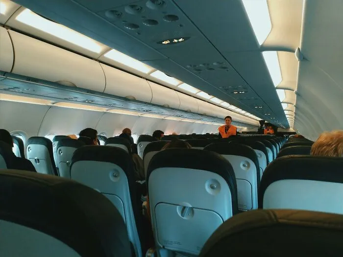 35 Small Gestures Of Kindness And Humility That Made People Instantly More Attractive