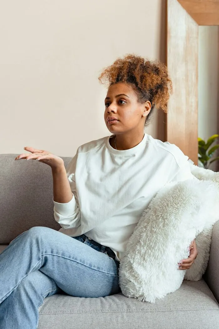 35 Red Flags Men Instantly Notice That Most Women Don’t Realize They’re Showing