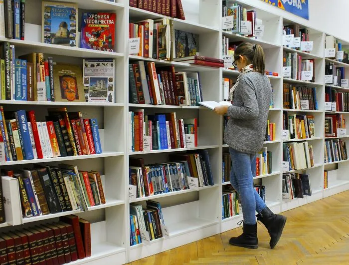 "What's The Most 'Peaked In High School' Thing You've Seen An Adult Do?" (32 Stories)