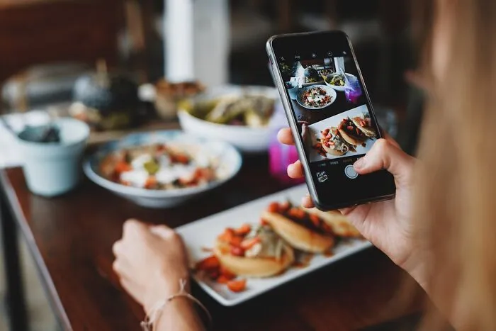 "A Life That’s Not Recorded": 40 Things People Miss About Life Before Smartphones Took Over