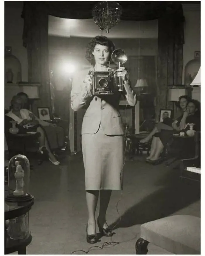 Ava Gardner haciéndose un selfie ~ 1947❤️🖤