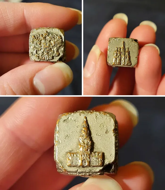 Cuenta de metal con forma de cubo que encontré en el suelo cuando era niño hace 15 años