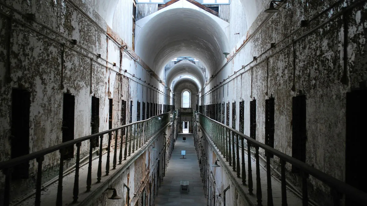 33 Terrifying Moments That Made Urban Explorers Drop Their Flashlights And Bolt