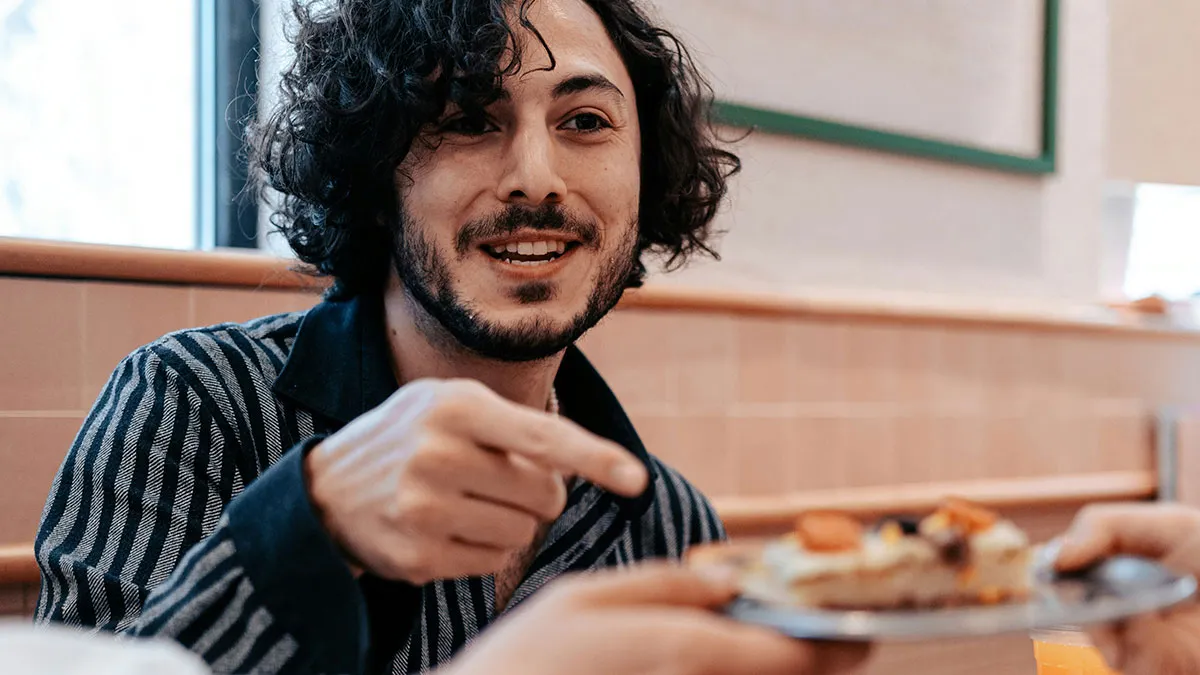 Family Dinner Turns Awkward After Ingredients In Chicken Pot Pie Cause BIL’s Dramatic Reaction
