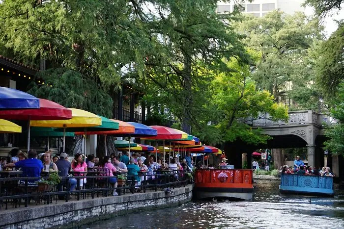 50 Disappointed Tourists Share Travel Destinations From Around The World That Aren’t Worth It