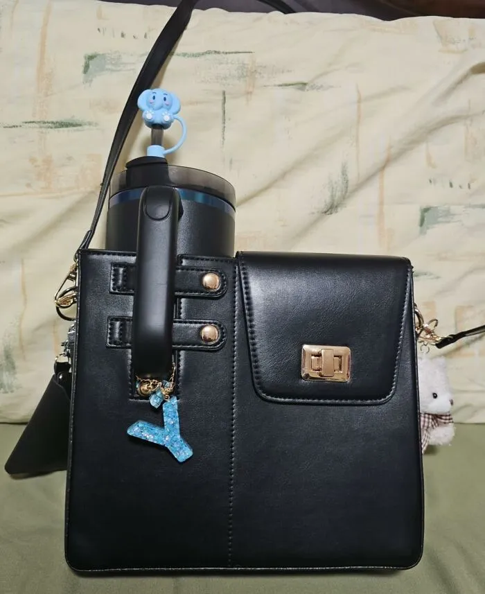 Since Your Stanley Cup Basically Runs Your Life Now, It Clearly Deserves Its Own Dedicated, Stylish Carriage Like This <a Style="Display:inline;" Href="Https://Www.amazon.com/Crossbody-Stanley-Compatible-Adjustable-Shoulder/Dp/B0dhp81bqk?ie=utf8&th=1&linkcode=ll1&tag=bpcoyote-20&linkid=618af30d1fd9e50d0837a8e3671507ae&language=en_us&ref_=as_li_ss_tl" Target="_blank"><span Style="Font: Inherit; Color: #d74b1f;"> Stanley Cup Purse </Span>