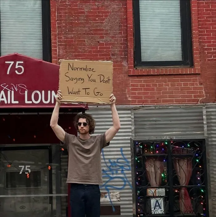 The “Dude With The Sign” Has Even More Things To Say And Here Are 50 Of The Newest Pics