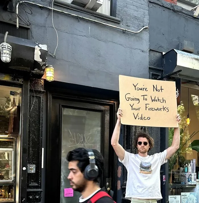 The “Dude With The Sign” Has Even More Things To Say And Here Are 50 Of The Newest Pics
