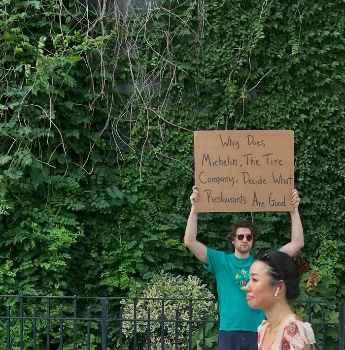 The “Dude With The Sign” Has Even More Things To Say And Here Are 50 Of The Newest Pics