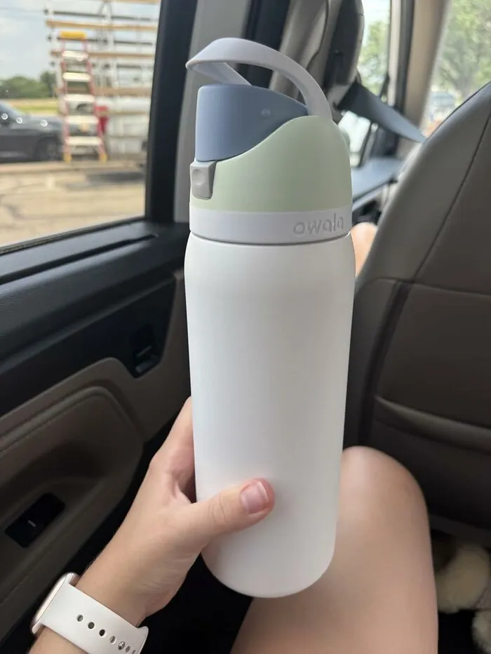 That Popular Girl From High School Who Seemed To Have It All Is Now A Water Bottle, And Her Name Is <a Style="Display:inline;" Href="Https://Www.amazon.com/Owala-Freesip-Insulated-Stainless-BPA-Free/Dp/B0c59f7y8j?ie=utf8&th=1&linkcode=ll1&tag=bpkiwi-20&linkid=81553e329e62c6794e22d60c79c24c2b&language=en_us&ref_=as_li_ss_tl" Target="_blank">  <span Style="Font: Inherit; Color: #d74b1f;"> Owala </Span>