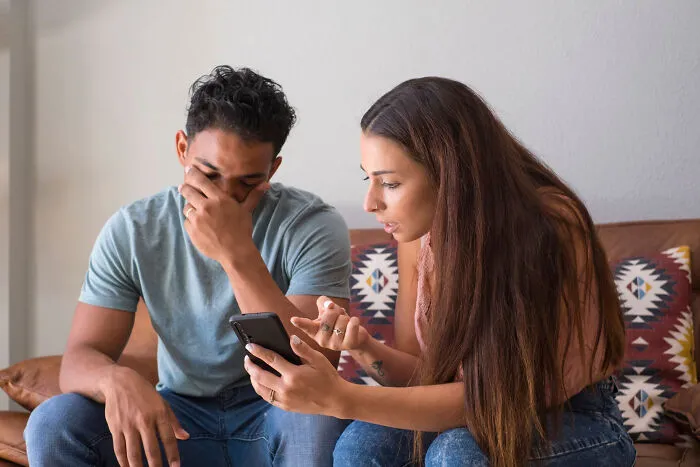 Person Wonders Online: "What Screams 'This Couple Isn't Going To Last Long'?" - Receives 30 Answers