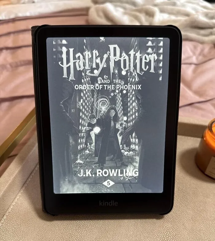 The Unread Books On An <a Style="Display:inline;" Href="Https://Www.amazon.com/All-New-Amazon-Kindle-Paperwhite-Glare-Free/Dp/B0cfpjyx7p?ie=utf8&th=1&linkcode=ll1&tag=bpsalmon-20&linkid=f233bcc6bf283b037be4131c06473dd1&language=en_us&ref_=as_li_ss_tl" Target="_blank">    <span Style="Font: Inherit; Color: #d74b1f;"> Amazon Kindle Paperwhite</Span> Don't Stare At You With The Same Judgment As The Physical Pile On The Nightstand
