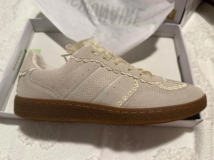 Wearing <a Style="Display:inline;" Href="Https://Www.amazon.com/Cushionaire-Belinda-Womens-Detail-Sneakers/Dp/B0dscptm1l?ie=utf8&th=1&psc=1&linkcode=ll1&tag=bpcrab-20&linkid=093639eebed76e5f4d6a1b9d1de39414&language=en_us&ref_=as_li_ss_tl" Target="_blank">    <span Style="Font: Inherit; Color: #d74b1f;"> Cushionaire Sneakers With Lace Details</Span> Is The Adult Equivalent Of Putting On Your "Fancy" Sweatpants To Go Out In Public