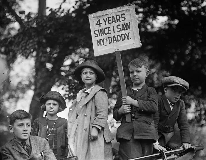 Picketers At White House With Sign- "4 Years Since I Saw My Daddy.", Washington, D.C., 1922