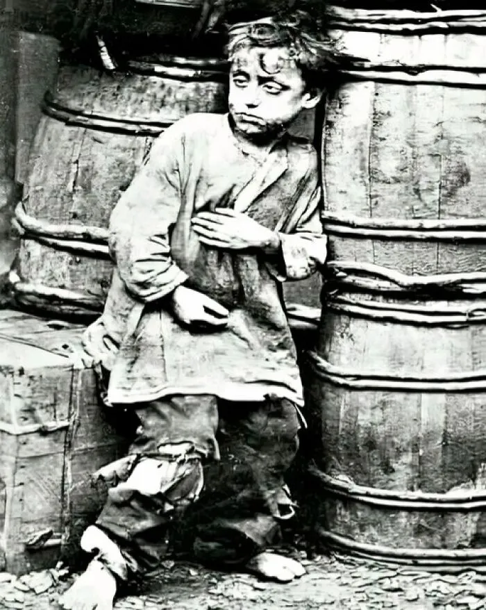 “Jim Carrey Homeless At 12”: 50 Historical Pictures That Speak A Thousand Words