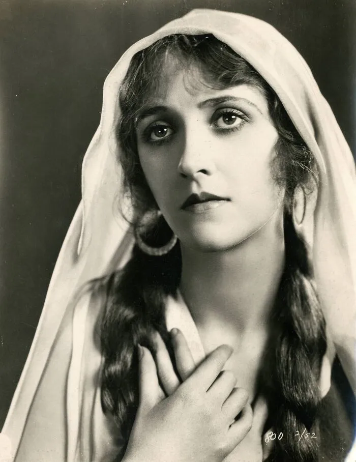 Kathryn Hill, 1926