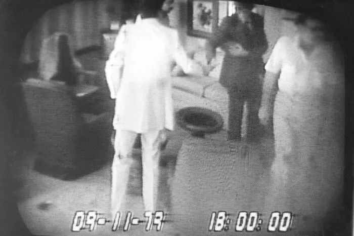 En 1980, el FBI creó una empresa falsa e intentó sobornar a miembros del Congreso. Casi el 25% de los examinados aceptaron el soborno y fueron condenados.