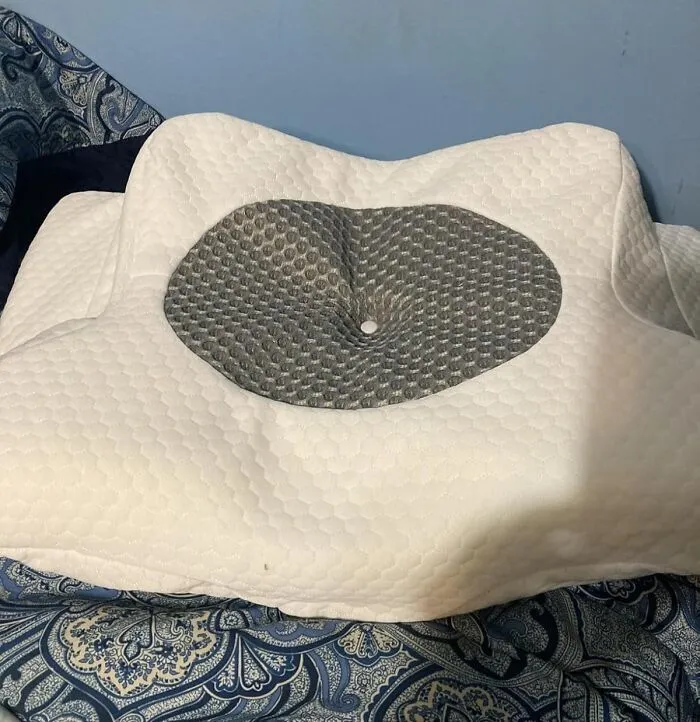 Your Neck's Morning Ritual Of Cracking Like A Glow Stick Is Officially Over Thanks To The <a Style="Display:inline;" Href="Https://Www.amazon.com/Cervical-Sleeping-Ergonomic-Orthopedic-Sleepers/Dp/B0czdlsv6g?ie=utf8&th=1&linkcode=ll1&tag=bpmammoth-20&linkid=acfd3105b3a20db96fa513ab352de0a5&language=en_us&ref_=as_li_ss_tl" Target="_blank">  <span Style="Font: Inherit; Color: #d74b1f;"> Dream Without Pain Cervical Neck Pillow </Span>