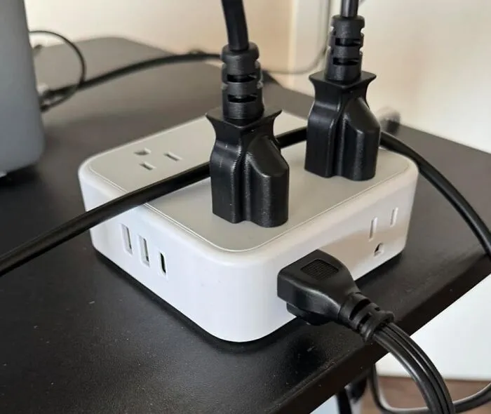 The Passive-Aggressive Standoff Between Your Bookcase And The Wall Outlet Has A New Mediator In This <a Style="Display:inline;" Href="Https://Www.amazon.com/Protector-Extension-Extender-Protection-Essentials/Dp/B0cdbkjmzp?ie=utf8&th=1&linkcode=ll1&tag=bpmonkey-20&linkid=2a39fd477ad974700255bd1eb979fbee&language=en_us&ref_=as_li_ss_tl" Target="_blank">  <span Style="Font: Inherit; Color: #d74b1f;"> Surge Protector Flat Plug Power Strip </Span>
