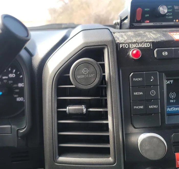 That Awkward Vent Clip That Sends Your Phone Flying Every Time You Take A Sharp Turn Can Finally Be Retired For A Sleek <a Style="Display:inline;" Href="Https://Www.amazon.com/Magnetic-Holder-Wixgear-Phones-Tablets/Dp/B01g0x56yu?ie=utf8&linkcode=ll1&tag=bpwombat-20&linkid=cb4d744b58ec4ddedb6cc92cc55f5a43&language=en_us&ref_=as_li_ss_tl" Target="_blank">  <span Style="Font: Inherit; Color: #d74b1f;"> Magnetic Phone Holder </Span>