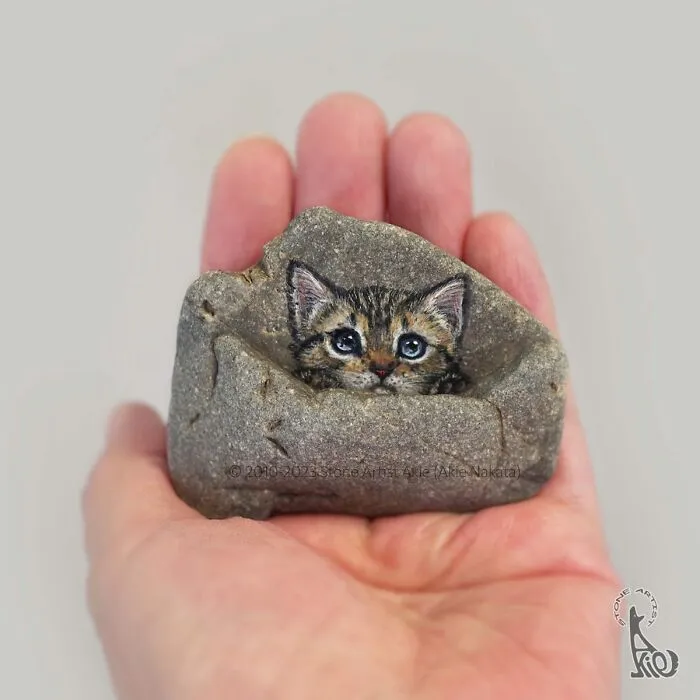 Japanese Artist Brings Stones To Life By Painting Animals On Them (64 New Pics)