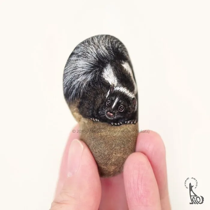 Japanese Artist Brings Stones To Life By Painting Animals On Them (64 New Pics)