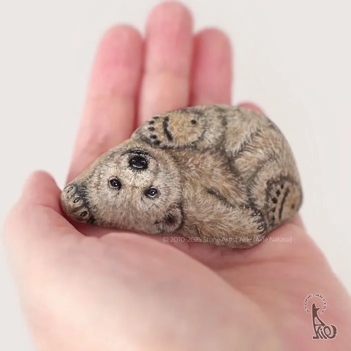 Japanese Artist Brings Stones To Life By Painting Animals On Them (64 New Pics)