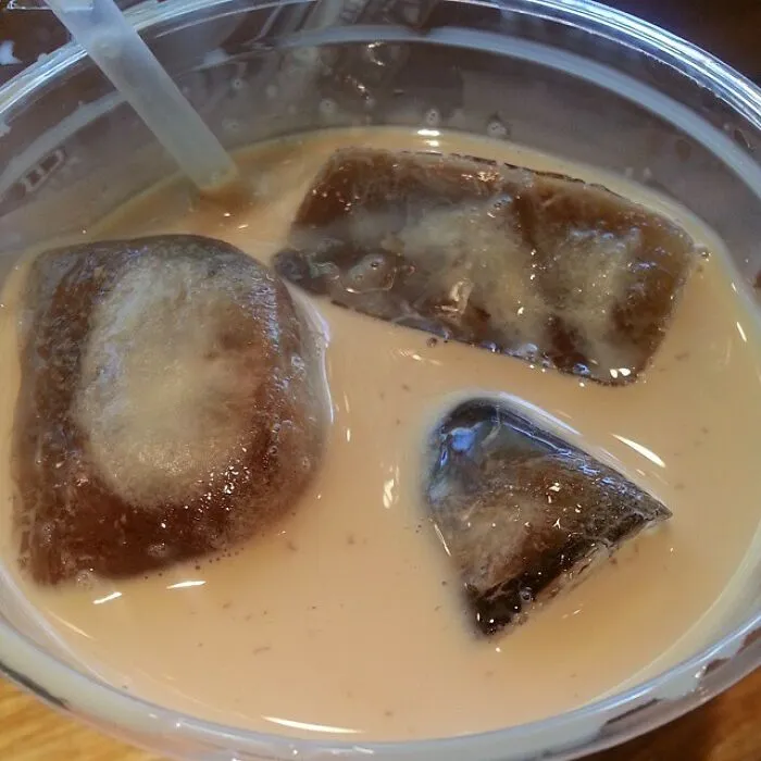 This Coffee Shop Uses Coffee Ice Cubes So Your Iced Coffee Doesn't Get Watered Down When The Ice Melts