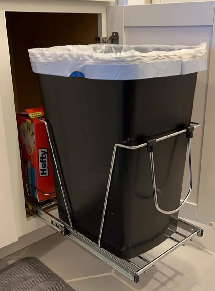 That Clunky Trash Can That's Always In The Way Can Now Live A Secret Life Inside Your Cupboards With A <a Style="Display:inline;" Href="Https://Www.amazon.com/Rev-Shelf-Rv-12kd-18c-Pull-Out-Container/Dp/B000vtve6y?ie=utf8&th=1&linkcode=ll1&tag=bptapir-20&linkid=f4cec673d4e5d3cd7770c619ddc9f8f9&language=en_us&ref_=as_li_ss_tl" Target="_blank"> <span Style="Font: Inherit; Color: #d74b1f;"> Pullout Trash Can For Kitchen Cabinets </Span>