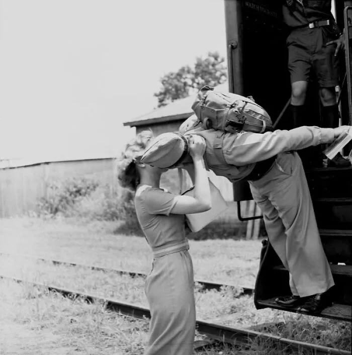 Beth Brown Kissing Marine Corporal Travis Taylor Goodbye At The Train In Tallahassee