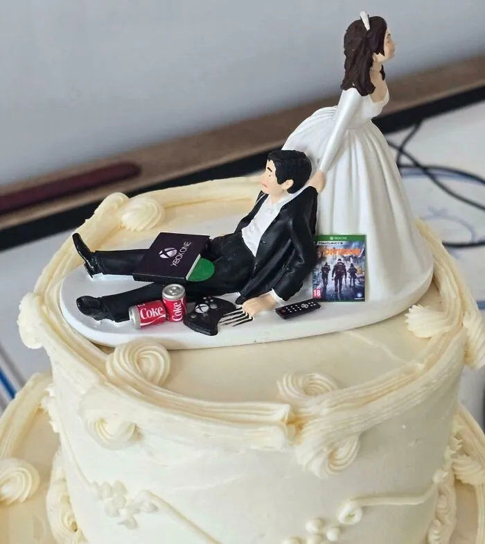 My Friend Is A Wedding Photographer. Everyone Thinks This Is Cute. I Think It's Gross