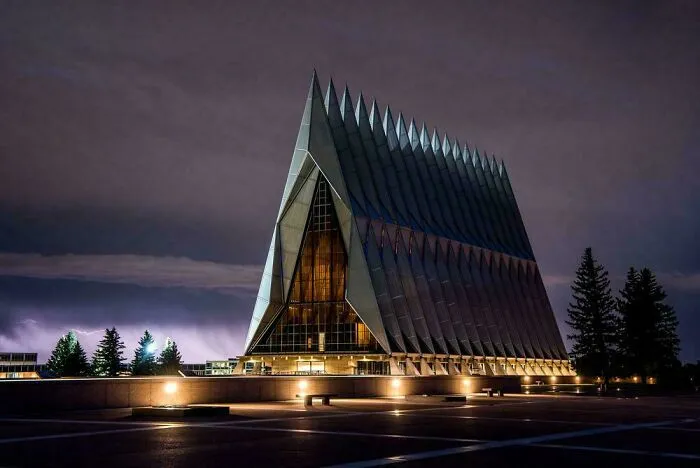 This Is What The Headquarters Of An Inter-Planetary Empire Would Look Like