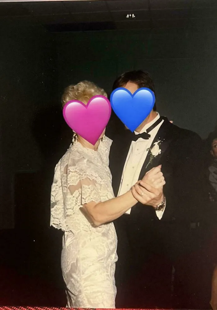 Mi padre y su suegra en la boda de mis padres