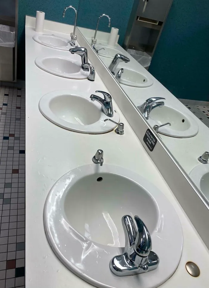 Every Sink In This Bathroom Has A Different Faucet