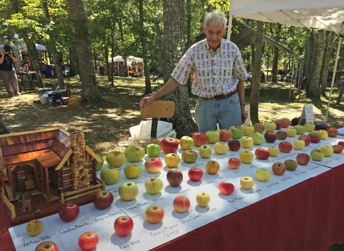 Tom Brown fue un ingeniero que se dedicó a salvar 1.200 tipos de manzanas de la extinción durante más de 25 años.